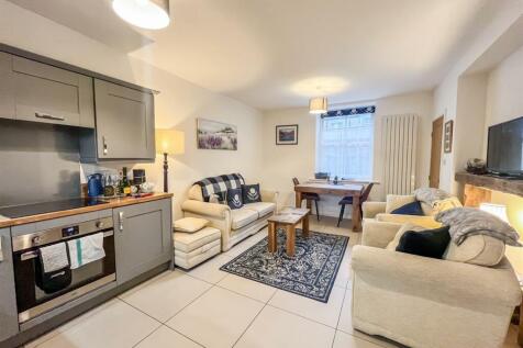 Open Plan Living Room &amp; Kitchen