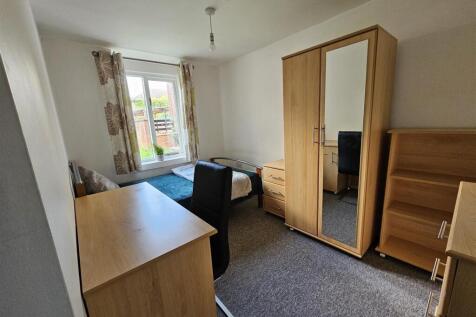 Flat 21 Room 4b.jpg