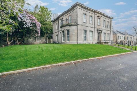 2-bed flat on Flat A, Cliff House 8 Cliff Oaks, Fawcett Lane, Leeds, LS12 4FG, £1,195/mo