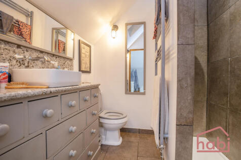 En-suite to Bedroom 1