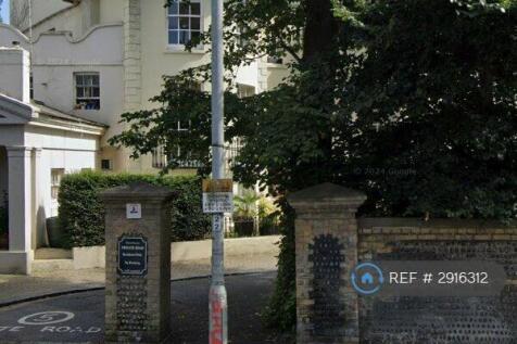 Entrance To Hanover Crescent