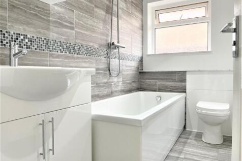 Rosebank, Epsom, KT18 photo 3