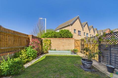 Presented by Nicoleta at EweMove Bexleyheath and 