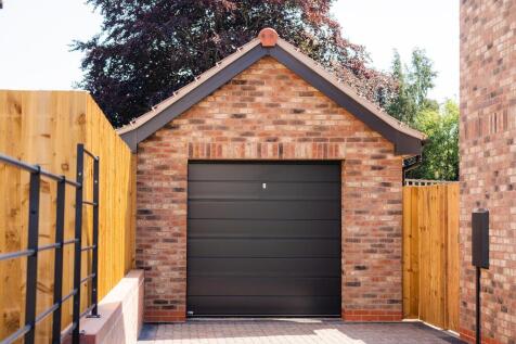 11 - Garage available on Plot 9 only.jpg