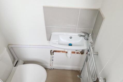 3rd Bedroom toilet 