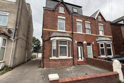 One bedroom, ground floor flat