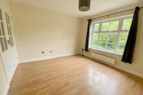 Queensbury Place, Blackwater photo 3
