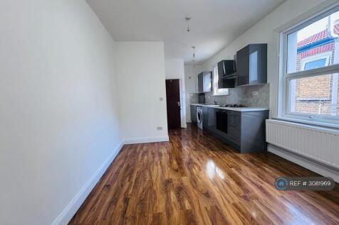 Caulfield Road, London, E6 photo 3