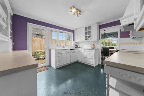 239 Hadlow Road _-7.jpg