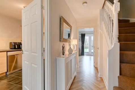 13 Hazledine Way-10.jpg