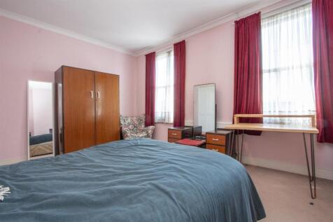40 Chestnut Grove London SW12 8JB bedroom 2b.jpg