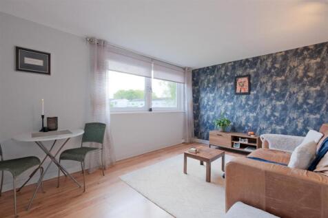 Living Room / Dining
