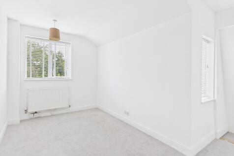 CAM02519G0-PR0348-STILL013