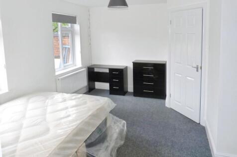 db9338b9-Bedroom