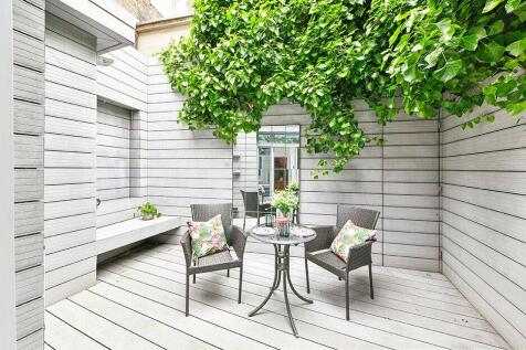 Alfresco Dining