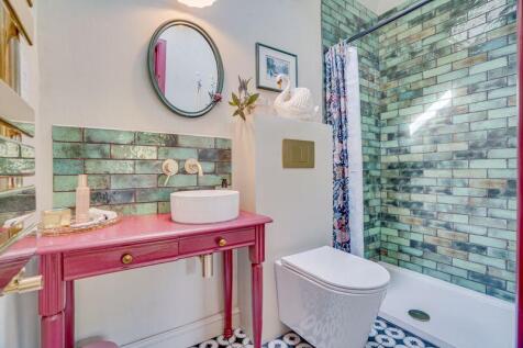 En-suite to Bedroom Two