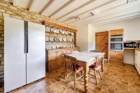 Old Rose's Cottage, 28 High Street, Paulerspury (7