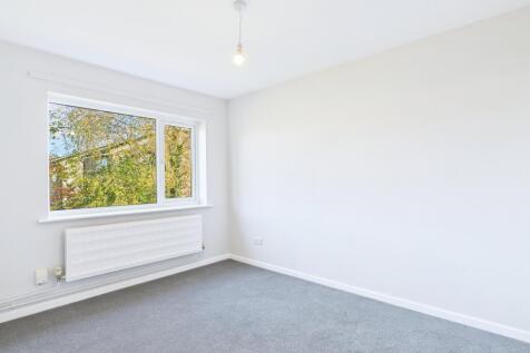 CAM01909G0-PR0428-STILL007