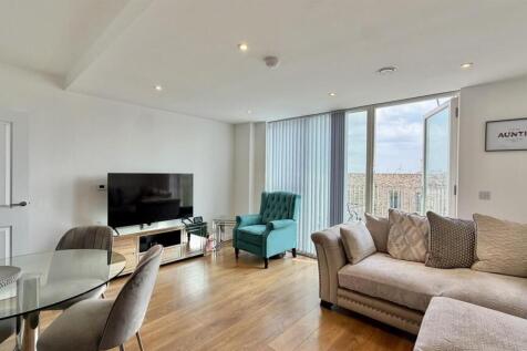 London, E6 - property photo