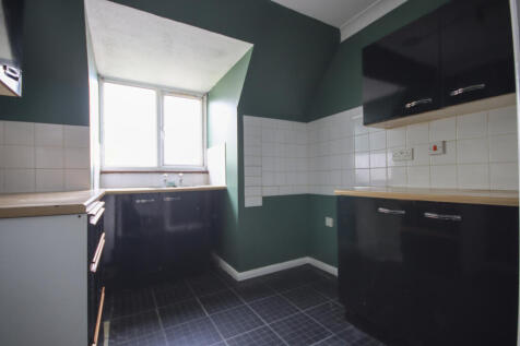 SPACIOUS TOP FLOOR FLAT WITH SEA VIEWS ¿ COASTA