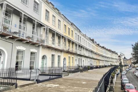 Elegant period terrace with classic architectur...
