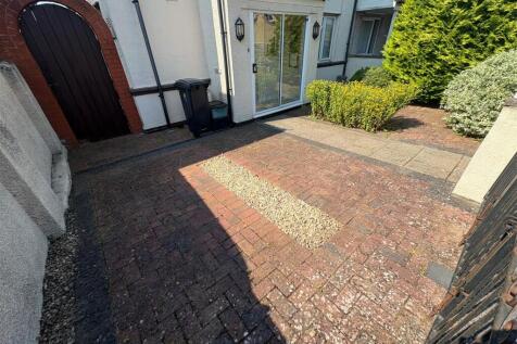 Front garden and driveway.jpg