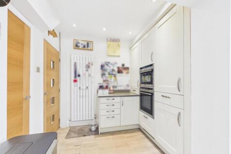 new kitchen 2.jpg