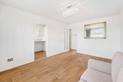 1-bed flat on Molyneux Drive, Tooting, £1,800/mo