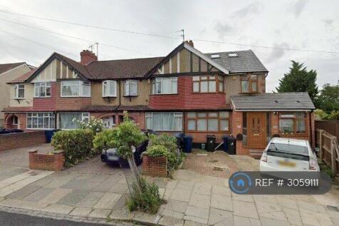4-bed terraced on Malden Avenue, Greenford, UB6, £2,800/mo