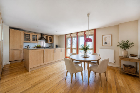 Kitchen / Breakfast Room