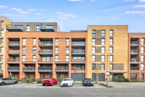 Elegant Two-Bedroom Apartment with Balcony &amp; Park