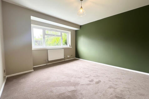 Cotefields Avenue, Farsley photo 4
