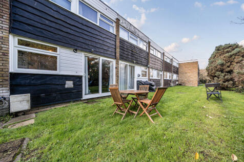 Direct rear access to garden