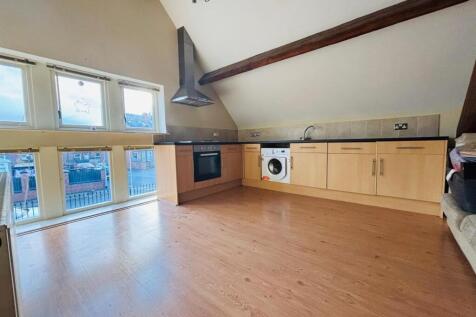 Open Plan Living Room / Dining Area / Fitted Kitch