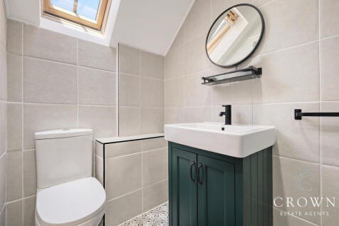 En-Suite to Master Bedroom