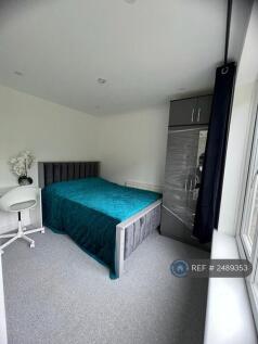 Double Ensuite Room (£825)