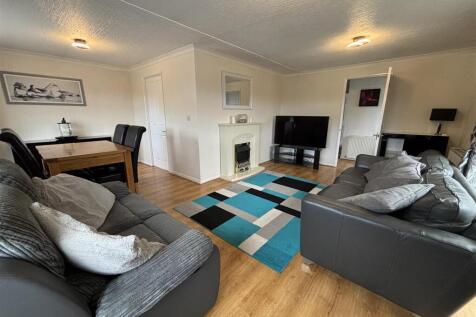 L-shaped Living/Dining Room