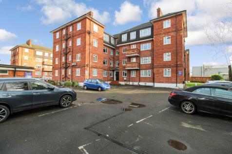 One Bedroom 3rd Floor Flat To Rent
