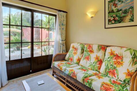 sitting area with patio doors to courtyard