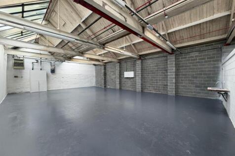 Light Industrial to rent in huddersfield