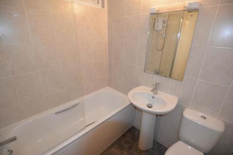 bathrooom photo thakcley end x3 