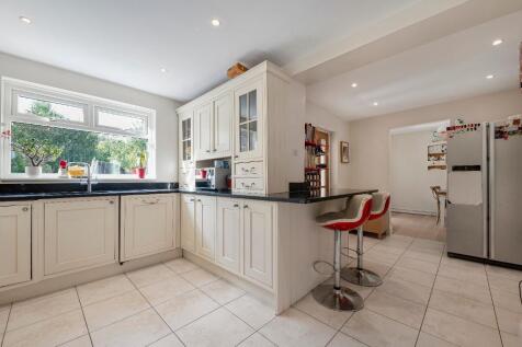 KITCHEN/BREAKFAST ROOM