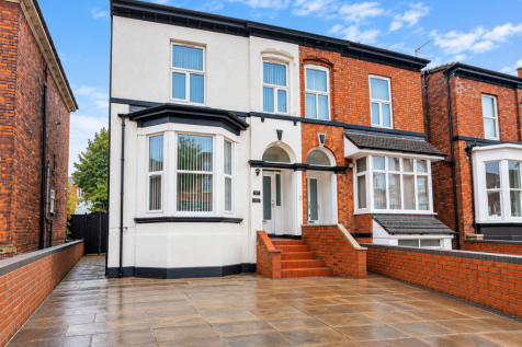 3-bed flat on 38 Princes Street, Southport, £950/mo
