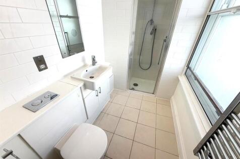 Ensuite bathroom.jpg