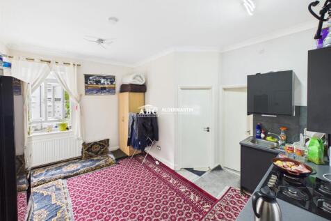 CAM03215G0-PR0106-STILL006.jpg