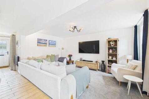 Open plan sitting and dining room