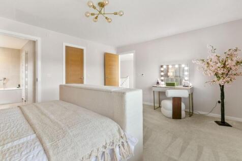 5 bed, 5 bath Detached in Glasgow - Photo 19