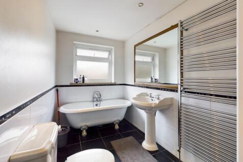 Bathroom B side