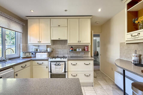 Kitchen/breakfast...