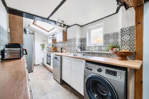 KITCHEN 1.jpg